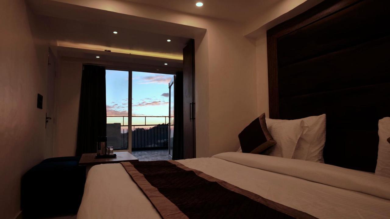 Hotel Brite Star Массури Экстерьер фото